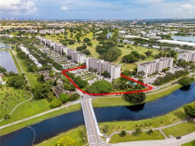 DELUXE CORNER UNIT WITH EXTRA WINDOWS - EASY TO SHOW - ALL AGES on Palm-Aire Country Club and Resort - The Oaks in Florida - for sale on GolfHomes.com, golf home, golf lot
