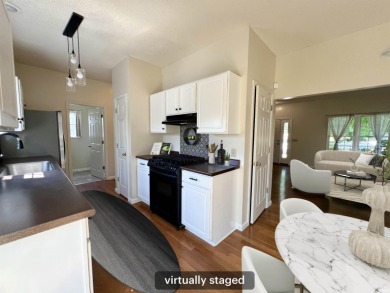 Beautifully Maintained 3-Bedroom Home in Central Bloomington on Bloomington Country Club in Indiana - for sale on GolfHomes.com, golf home, golf lot