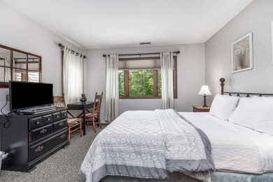 Bright and inviting end-unit Walnut Hill Golf Villa licensed for on Eagle Ridge Inn and Resort in Illinois - for sale on GolfHomes.com, golf home, golf lot