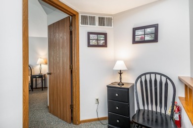 Bright and inviting end-unit Walnut Hill Golf Villa licensed for on Eagle Ridge Inn and Resort in Illinois - for sale on GolfHomes.com, golf home, golf lot