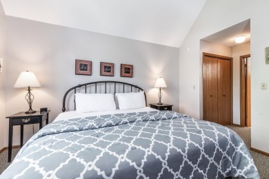 Bright and inviting end-unit Walnut Hill Golf Villa licensed for on Eagle Ridge Inn and Resort in Illinois - for sale on GolfHomes.com, golf home, golf lot