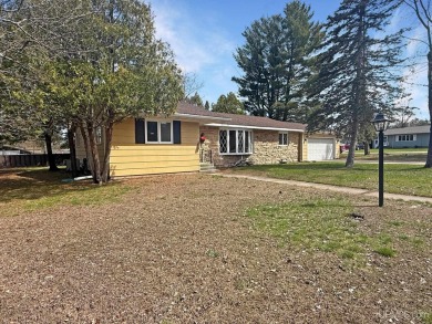 Enjoy the benefits of one-level living in this 3 bedroom, 2 bath on Pine Grove Country Club in Michigan - for sale on GolfHomes.com, golf home, golf lot