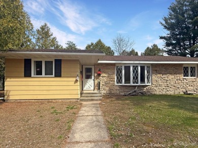 Enjoy the benefits of one-level living in this 3 bedroom, 2 bath on Pine Grove Country Club in Michigan - for sale on GolfHomes.com, golf home, golf lot