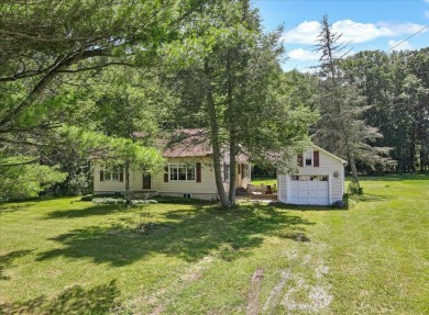 Discover the potential of this 3-bedroom, 1-bath ranch-style on Indian Mountain Golf Course in Pennsylvania - for sale on GolfHomes.com, golf home, golf lot