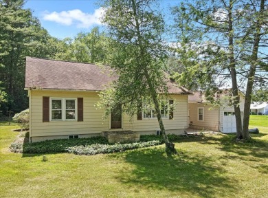 Discover the potential of this 3-bedroom, 1-bath ranch-style on Indian Mountain Golf Course in Pennsylvania - for sale on GolfHomes.com, golf home, golf lot