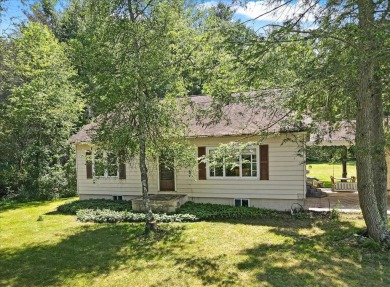 Discover the potential of this 3-bedroom, 1-bath ranch-style on Indian Mountain Golf Course in Pennsylvania - for sale on GolfHomes.com, golf home, golf lot