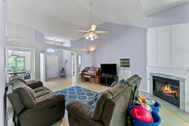 Welcome to this delightful two-bedroom home featuring a on Bella Vista Country Club - Highlands in Arkansas - for sale on GolfHomes.com, golf home, golf lot