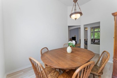 Welcome to this delightful two-bedroom home featuring a on Bella Vista Country Club - Highlands in Arkansas - for sale on GolfHomes.com, golf home, golf lot