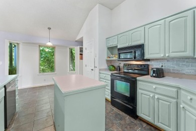 Welcome to this delightful two-bedroom home featuring a on Bella Vista Country Club - Highlands in Arkansas - for sale on GolfHomes.com, golf home, golf lot