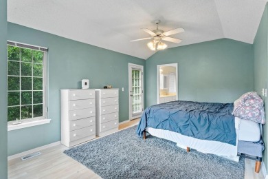 Welcome to this delightful two-bedroom home featuring a on Bella Vista Country Club - Highlands in Arkansas - for sale on GolfHomes.com, golf home, golf lot