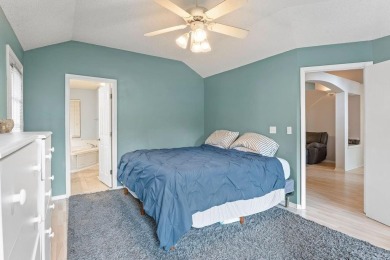 Welcome to this delightful two-bedroom home featuring a on Bella Vista Country Club - Highlands in Arkansas - for sale on GolfHomes.com, golf home, golf lot