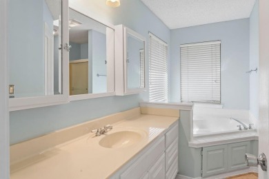 Welcome to this delightful two-bedroom home featuring a on Bella Vista Country Club - Highlands in Arkansas - for sale on GolfHomes.com, golf home, golf lot
