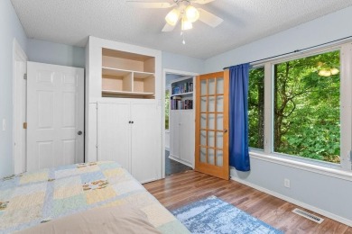 Welcome to this delightful two-bedroom home featuring a on Bella Vista Country Club - Highlands in Arkansas - for sale on GolfHomes.com, golf home, golf lot