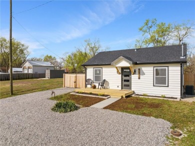 Check out this fully remodeled single-family home, perfectly on Gardner Golf Course in Kansas - for sale on GolfHomes.com, golf home, golf lot