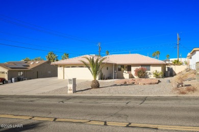 This 3-bedroom, 2-bath pool home is conveniently located in on London Bridge Golf Course in Arizona - for sale on GolfHomes.com, golf home, golf lot