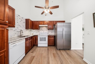 Gorgeous well-lit condo unit, flooded with natural light, a on The Links at Carillon in Illinois - for sale on GolfHomes.com, golf home, golf lot