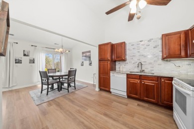 Gorgeous well-lit condo unit, flooded with natural light, a on The Links at Carillon in Illinois - for sale on GolfHomes.com, golf home, golf lot