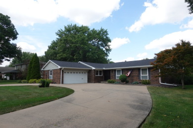 192 Potawatomi Road on Soangetaha Country Club in Illinois - for sale on GolfHomes.com, golf home, golf lot