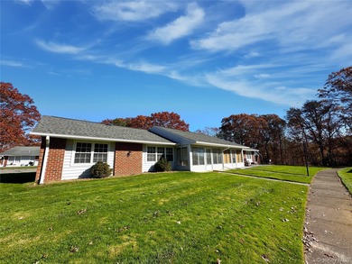 Welcome to this Baronet model that features two spacious on Leisure Village Golf Course in New York - for sale on GolfHomes.com, golf home, golf lot