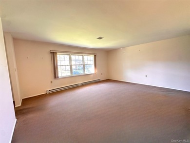 Welcome to this Baronet model that features two spacious on Leisure Village Golf Course in New York - for sale on GolfHomes.com, golf home, golf lot