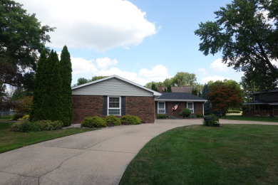 192 Potawatomi Road on Soangetaha Country Club in Illinois - for sale on GolfHomes.com, golf home, golf lot