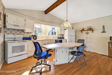 Welcome to this lovely maintained 3-bedroom, 2-bath on Druid Hills Golf Club in Tennessee - for sale on GolfHomes.com, golf home, golf lot