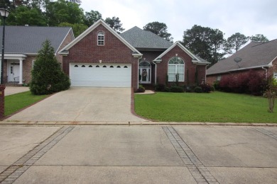 Beautiful home in the Twin Oaks subdivision! Twin Oaks is a on Laurel Country Club in Mississippi - for sale on GolfHomes.com, golf home, golf lot