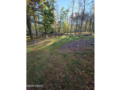BEAUTIFUL TANGLWOOD LAKES RAISED RANCH AT LAKE WALLENPAUPACK! on Paupack Hills Golf and Country Club in Pennsylvania - for sale on GolfHomes.com, golf home, golf lot