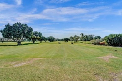 LUXURY LIVING AT ITS FINEST! This renovated 1-bed, 1.5-bath on Hollybrook Golf and Tennis Club  in Florida - for sale on GolfHomes.com, golf home, golf lot