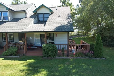 Fully furnished well-maintained end unit Villa with 2 detached on Skyland Lakes Golf Course in Virginia - for sale on GolfHomes.com, golf home, golf lot