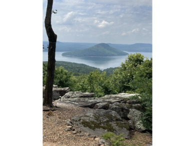 Welcome to this beautiful, 3-bedroom,1.5 bath home featuring on Indian Hills Country Club in Arkansas - for sale on GolfHomes.com, golf home, golf lot