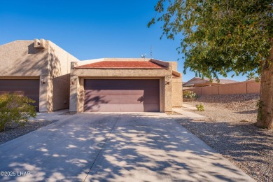 Desirable end unit at Stonebridge golf course community! on London Bridge Golf Course in Arizona - for sale on GolfHomes.com, golf home, golf lot