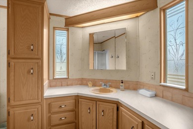 This Extra Clean, Bright home features 3 1/2 yrs old A/C, Metal on Zellwood Station Country Club in Florida - for sale on GolfHomes.com, golf home, golf lot