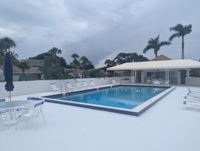 Amazing opportunity to own a 3 bedroom, 3 bath townhouse with an on Jonathans Landing Golf Club in Florida - for sale on GolfHomes.com, golf home, golf lot