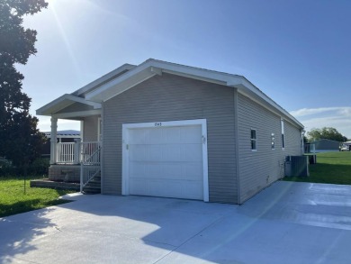Beautiful 2BR/2BA + den with stunning golf course views! Enjoy on Fairways Country Club in Florida - for sale on GolfHomes.com, golf home, golf lot
