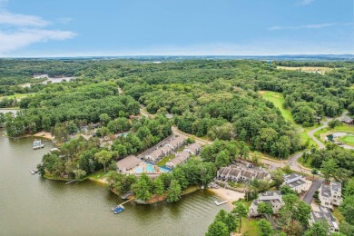 Welcome to your perfect getaway in the Dells! This bright and on Wild Rock Golf Course - Woods Family Executive in Wisconsin - for sale on GolfHomes.com, golf home, golf lot