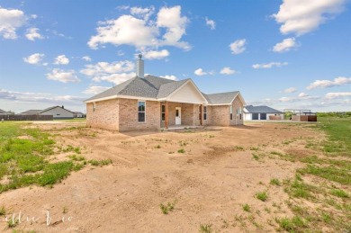 Owner-Agent. Discover the latest build by Crosswise Homes! This on Tangle Oaks Golf Club in Texas - for sale on GolfHomes.com, golf home, golf lot