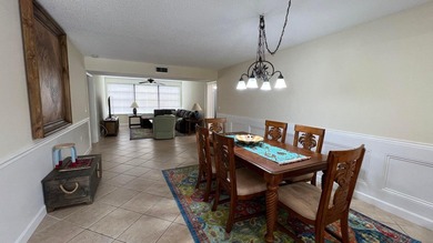 FURNISHED - Nice and Large 2/2 PLUS A DEN! 1385 SF , Spacious on The Country Club At Boca Raton in Florida - for sale on GolfHomes.com, golf home, golf lot