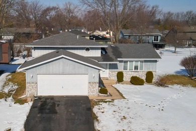 This beautifully maintained 4-bedroom, 2-bath tri-level home is on Lakes of the Four Seasons Country Club in Indiana - for sale on GolfHomes.com, golf home, golf lot