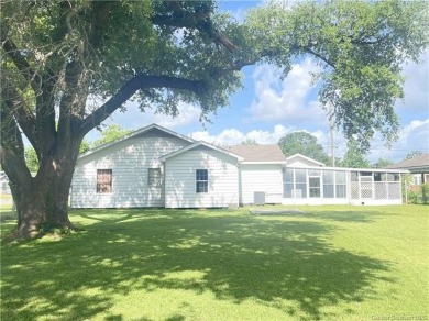 Tucked away just a couple of blocks from the SPAR Complex and on Frasch Park Golf Course in Louisiana - for sale on GolfHomes.com, golf home, golf lot