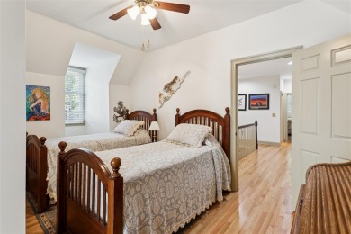 Updated end-unit townhome overlooking the 17th tee of the Blue on Fords Colony Country Club in Virginia - for sale on GolfHomes.com, golf home, golf lot