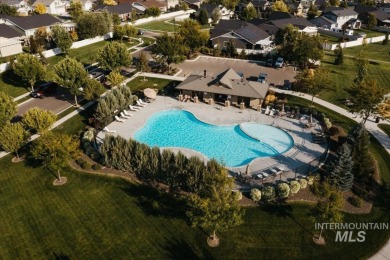 IMMACULATE and spacious single-level home on almost quarter-acre on Hunters Point Golf Club in Idaho - for sale on GolfHomes.com, golf home, golf lot