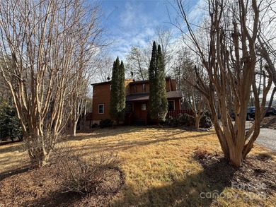 Located in the prestigious Rumbling Bald on Lake Lure, this on Rumbling Bald Resort on Lake Lure in North Carolina - for sale on GolfHomes.com, golf home, golf lot
