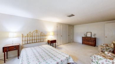 First time on the market! This one-owner timeless craftsman home on Oaks Country Club in Kentucky - for sale on GolfHomes.com, golf home, golf lot