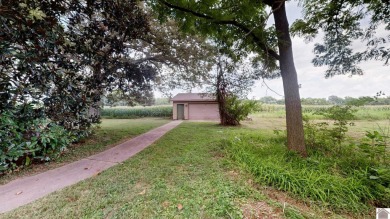 First time on the market! This one-owner timeless craftsman home on Oaks Country Club in Kentucky - for sale on GolfHomes.com, golf home, golf lot