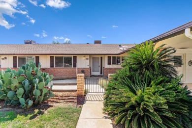 SMOKING DEAL! This beautifully updated 2 bed, 2 bath home with a on Sun City South Golf Course in Arizona - for sale on GolfHomes.com, golf home, golf lot
