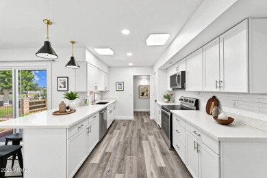 SMOKING DEAL! This beautifully updated 2 bed, 2 bath home with a on Sun City South Golf Course in Arizona - for sale on GolfHomes.com, golf home, golf lot