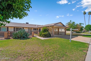 SMOKING DEAL! This beautifully updated 2 bed, 2 bath home with a on Sun City South Golf Course in Arizona - for sale on GolfHomes.com, golf home, golf lot