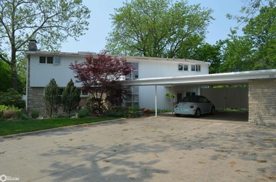 Exquisite mid-century home, just one block from the Ottumwa Golf on Ottumwa Country Club in Iowa - for sale on GolfHomes.com, golf home, golf lot