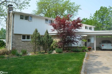 Exquisite mid-century home, just one block from the Ottumwa Golf on Ottumwa Country Club in Iowa - for sale on GolfHomes.com, golf home, golf lot